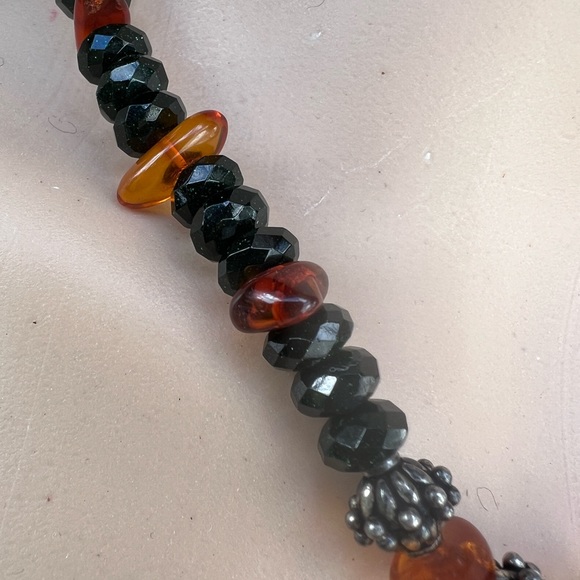 DARK GREEN & AMBER BEADED NECKLACE - Picture 5 of 6